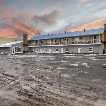 Motel Et Condo Chez Charley Сент-Анн-де-Бопре Экстерьер фото