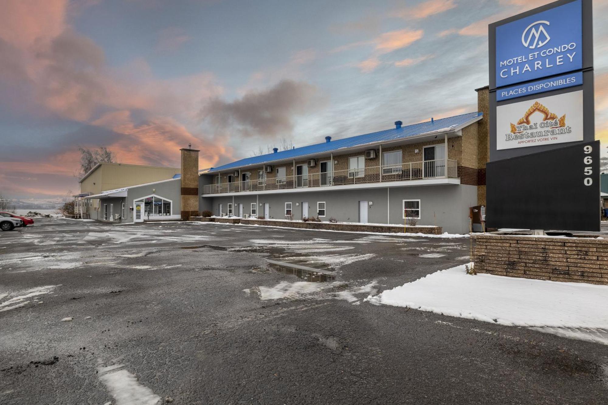 Motel Et Condo Chez Charley Сент-Анн-де-Бопре Экстерьер фото