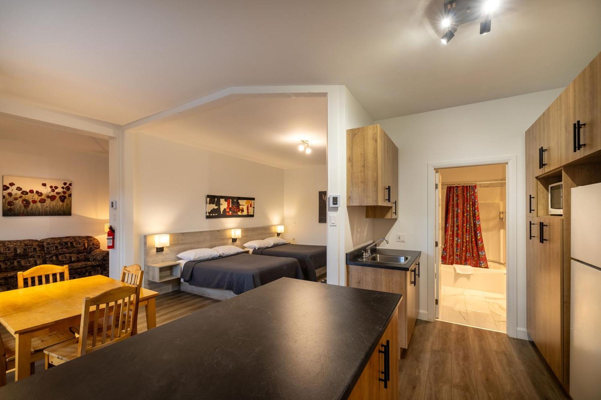 Motel Et Condo Chez Charley Сент-Анн-де-Бопре Экстерьер фото