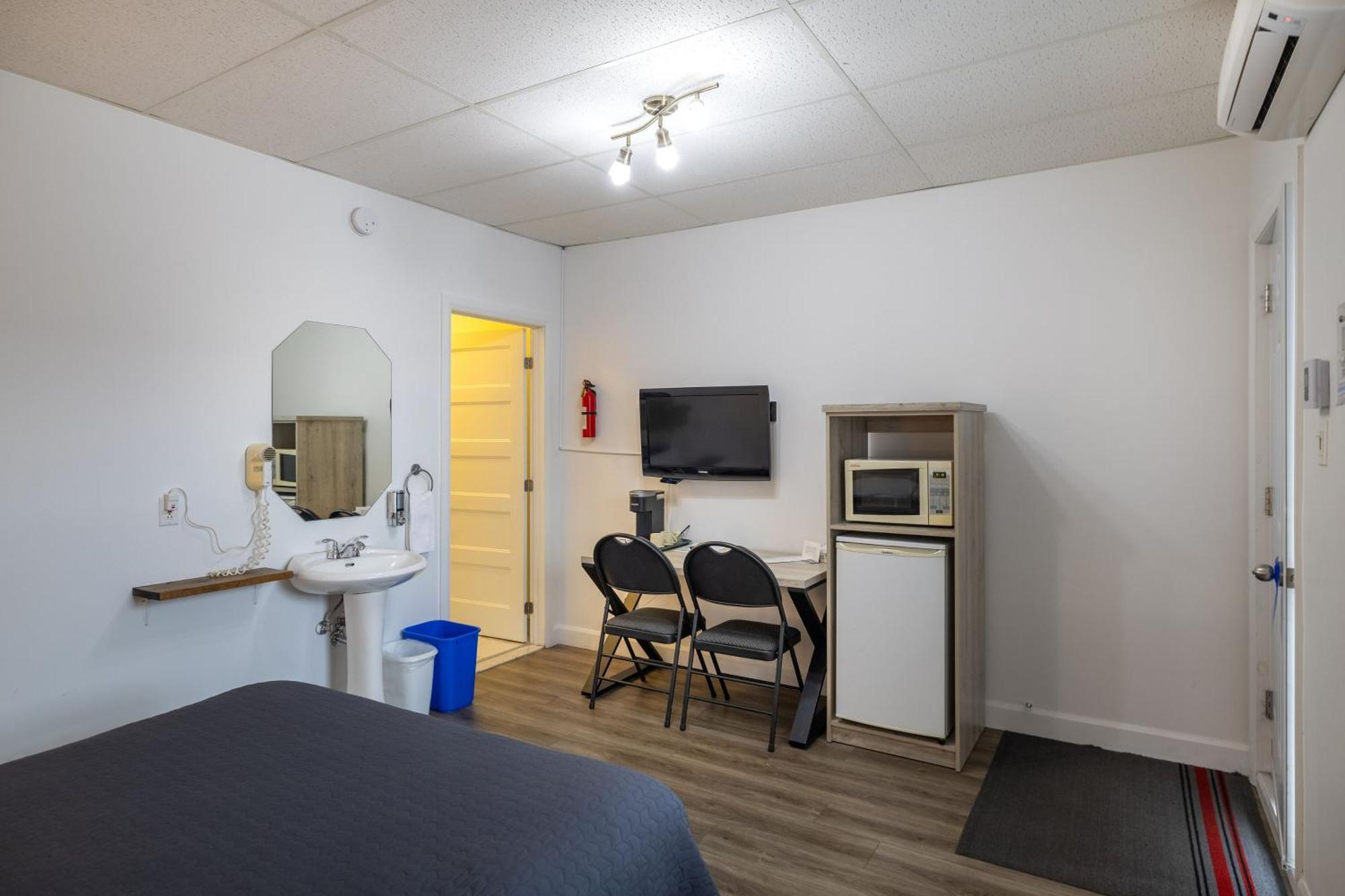 Motel Et Condo Chez Charley Сент-Анн-де-Бопре Экстерьер фото